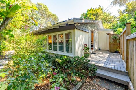 Photo of property in 31 Tane Road, Laingholm, Auckland, 0604
