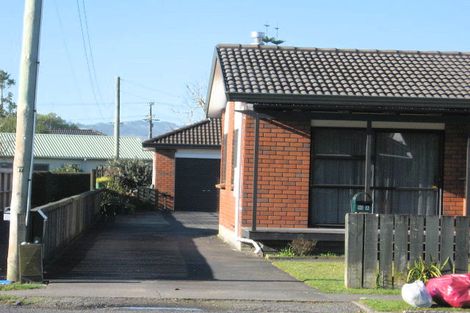 Photo of property in 2/95 Clevedon Road, Papakura, 2110