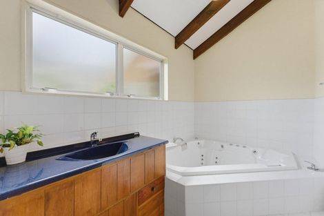 Photo of property in 5 Magnolia Drive, Westown, New Plymouth, 4310