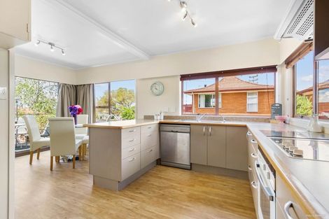 Photo of property in Tuscany Way, 3/3 Ambrico Place, New Lynn, Auckland, 0600