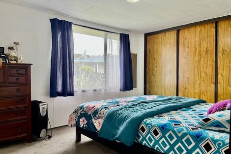 Photo of property in 15 Kotinga Avenue, Glen Eden, Auckland, 0602