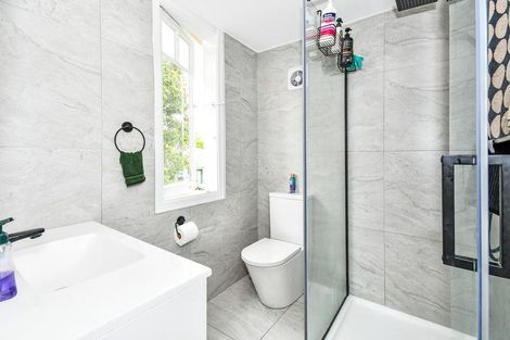 Photo of property in 2c Waiari Road, Conifer Grove, Takanini, 2112