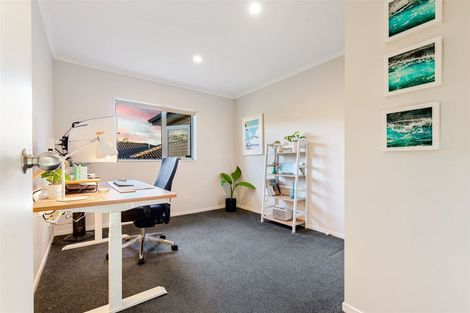 Photo of property in 14 Nirmal Place, Sunnyvale, Auckland, 0612