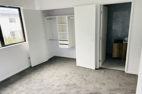 Photo of property in 5/16 Buisson Glade, West Harbour, Auckland, 0618