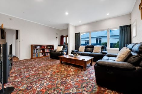 Photo of property in 19 George Street, Hawera, 4610