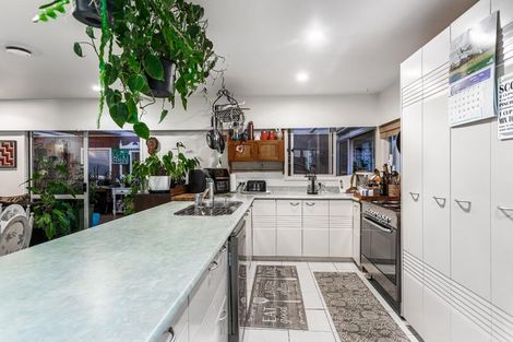 Photo of property in 5 Sumich Place, West Harbour, Auckland, 0618