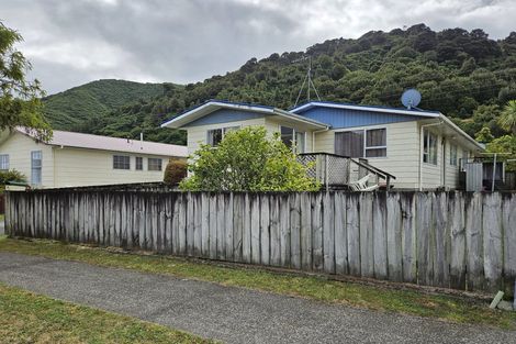 Photo of property in 51 Hartford Crescent, Totara Park, Upper Hutt, 5018