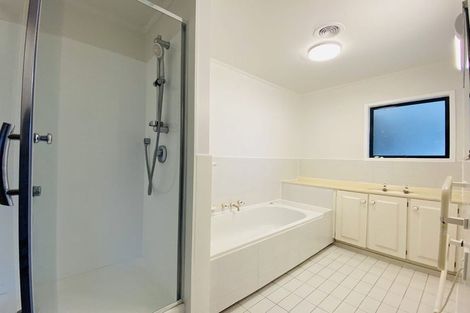 Photo of property in 7 Rene Place, Sunnyhills, Auckland, 2010