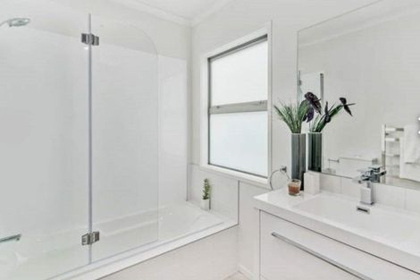 Photo of property in 8 Karauria Lane, Orewa, 0931