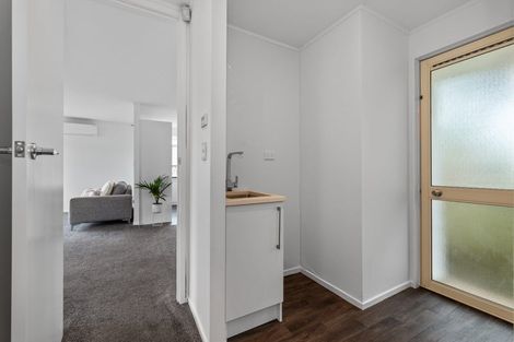 Photo of property in 3/56 Flanshaw Road, Te Atatu South, Auckland, 0610