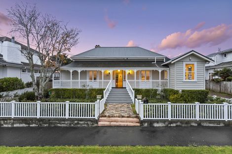 Photo of property in 29 Seaview Avenue, Northcote, Auckland, 0627