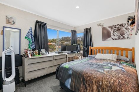 Photo of property in 1/23 Rifleman Rise, Unsworth Heights, Auckland, 0632