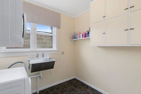 Photo of property in 25 Catherine Crescent, Paparangi, Wellington, 6037