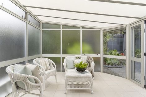 Photo of property in 5 Puawai Place, Northcote, Auckland, 0627