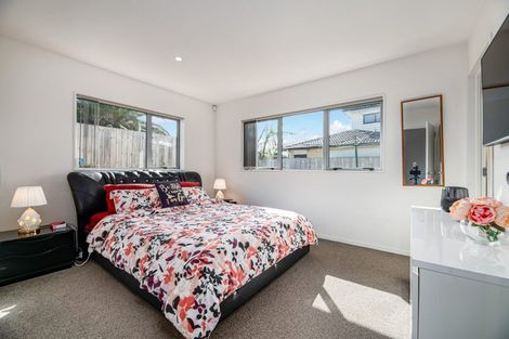 Photo of property in 110a Royal Road, Massey, Auckland, 0614