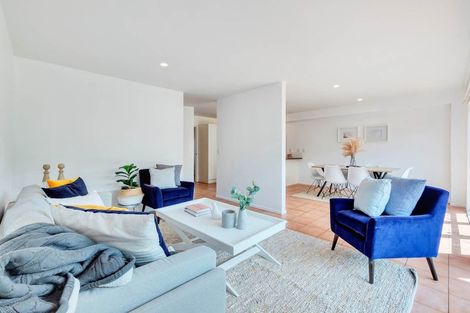 Photo of property in 3/70 Fernhill Way, Oteha, Auckland, 0632