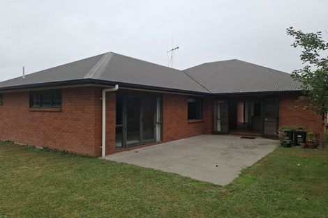 Photo of property in 8a Norfolk Drive, Cambridge, 3434