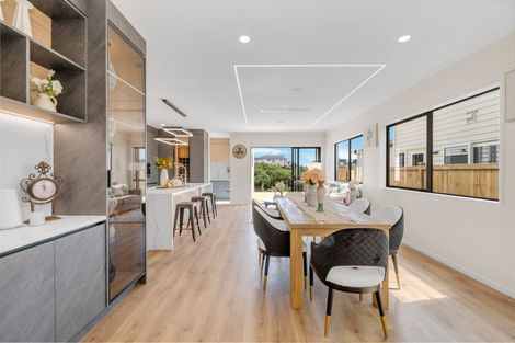 Photo of property in 24 Ballyalton Crescent, Flat Bush, 2019