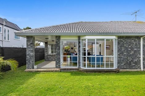 Photo of property in 33 Maygrove Drive, Orewa, 0931