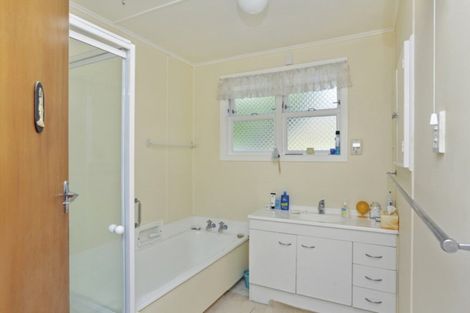 Photo of property in 11 Taunton Place, Lynmouth, New Plymouth, 4310