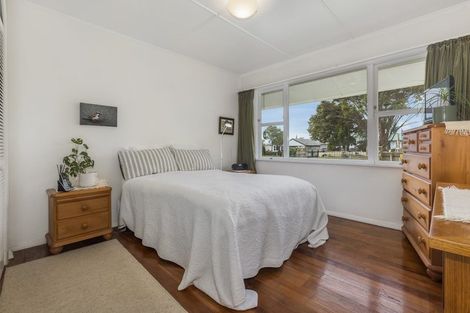 Photo of property in 1 Marere Avenue, Paraparaumu, 5032