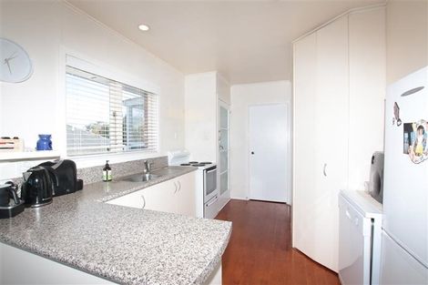 Photo of property in 21 Essex Street, Te Atatu South, Auckland, 0610