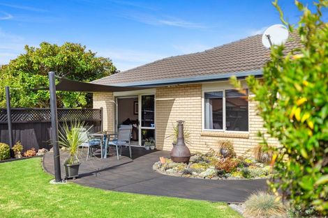 Photo of property in 35 The Gardens Drive, Papamoa Beach, Papamoa, 3118