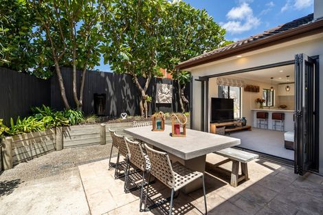 Photo of property in 8a Lupetti Rise, West Harbour, Auckland, 0618