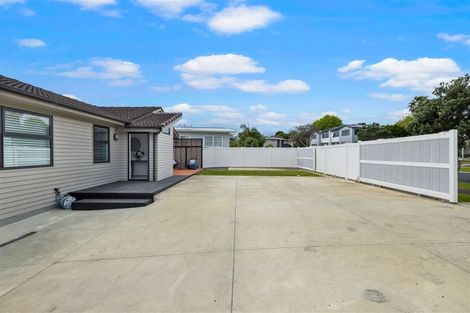 Photo of property in 49 Minaret Drive, Bucklands Beach, Auckland, 2014
