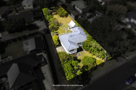 Photo of property in 7 Bayside Avenue, Te Atatu Peninsula, Auckland, 0610