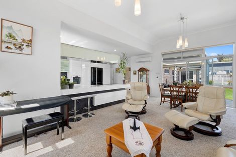 Photo of property in 11 Wesley Avenue, Frankleigh Park, New Plymouth, 4310