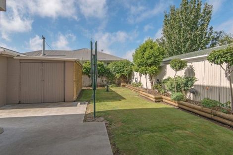 Photo of property in 2 Emlyn Place, Avondale, Christchurch, 8061