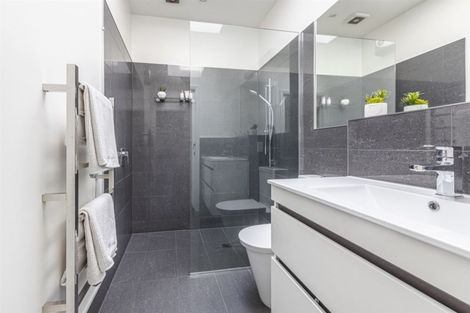 Photo of property in 43 Manapouri Crescent, Hokowhitu, Palmerston North, 4410