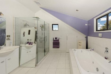 Photo of property in 2 Cyclarama Crescent, Massey, Auckland, 0614