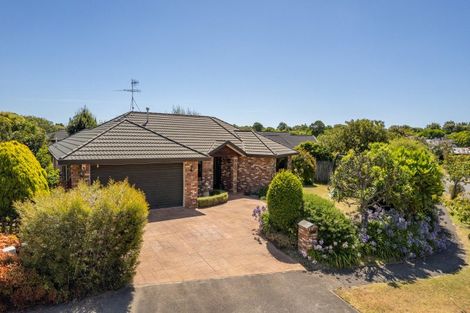 Photo of property in 6 Runanga Grove, Waikanae, 5036