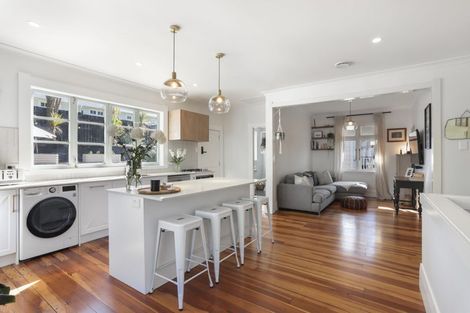 Photo of property in 2/55 Chislehurst Street, Henderson, Auckland, 0612