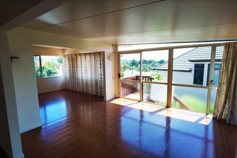 Photo of property in 8 Mandeville Place, Unsworth Heights, Auckland, 0632