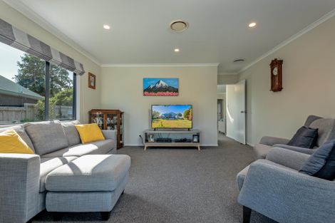 Photo of property in 3 Abby Road, Fitzherbert, Palmerston North, 4410