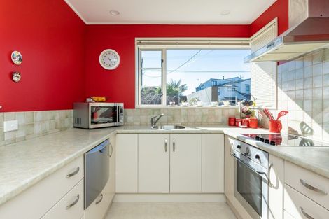 Photo of property in 82 Charles Street, Westshore, Napier, 4110