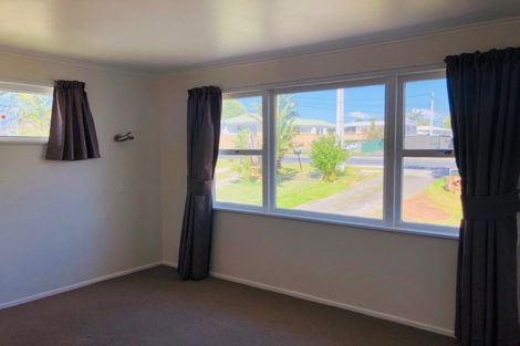 Photo of property in 1/221 Birkdale Road, Birkdale, Auckland, 0626