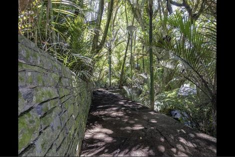 Photo of property in 323 Glenfield Road, Glenfield, Auckland, 0629