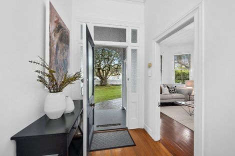 Photo of property in 30 Maritime Terrace, Birkenhead, Auckland, 0626