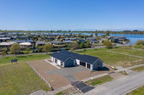 Photo of property in 14 Village Green Drive, Huntingdon, 7774