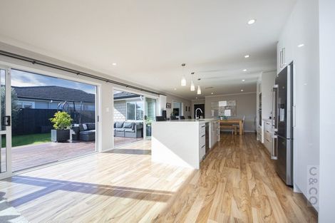 Photo of property in 14 Pohutukawa Parade, Riverhead, 0820