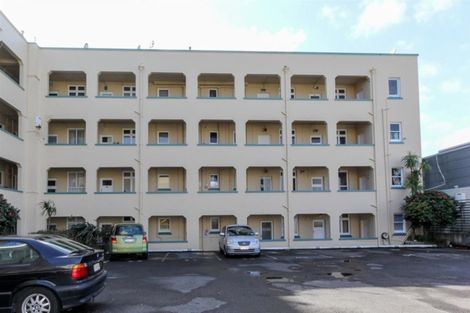 Photo of property in Devonport Apartments, 42/127 Saint Aubyn Street, New Plymouth, 4310
