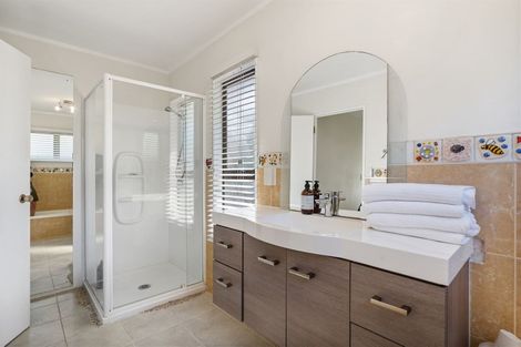 Photo of property in 9 Hale Crescent, Bayview, Auckland, 0629