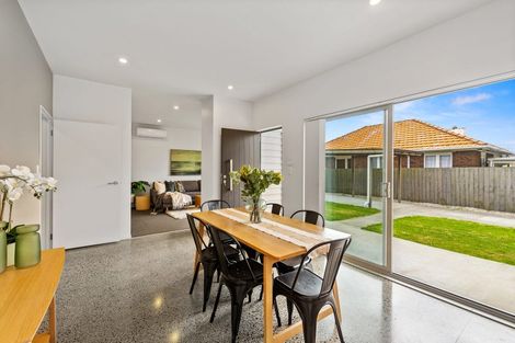 Photo of property in 2b Peachgrove Road, Te Atatu Peninsula, Auckland, 0610