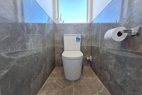 Photo of property in 1/8 Flaunty Place, West Harbour, Auckland, 0618