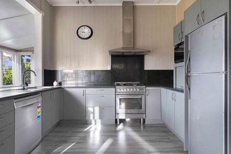 Photo of property in 2442 South Head Road, South Head, Helensville, 0874