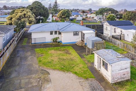 Photo of property in 8 Tongariro Street, Castlecliff, Whanganui, 4501